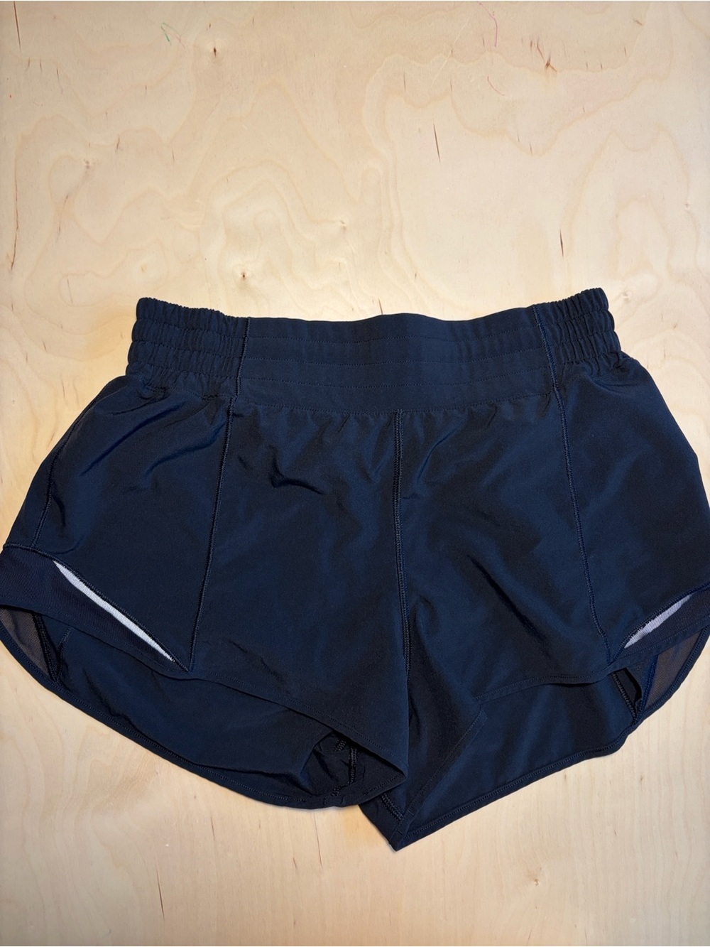 Lululemon Hotty Hot high-rise shorts 2.5” - size 8